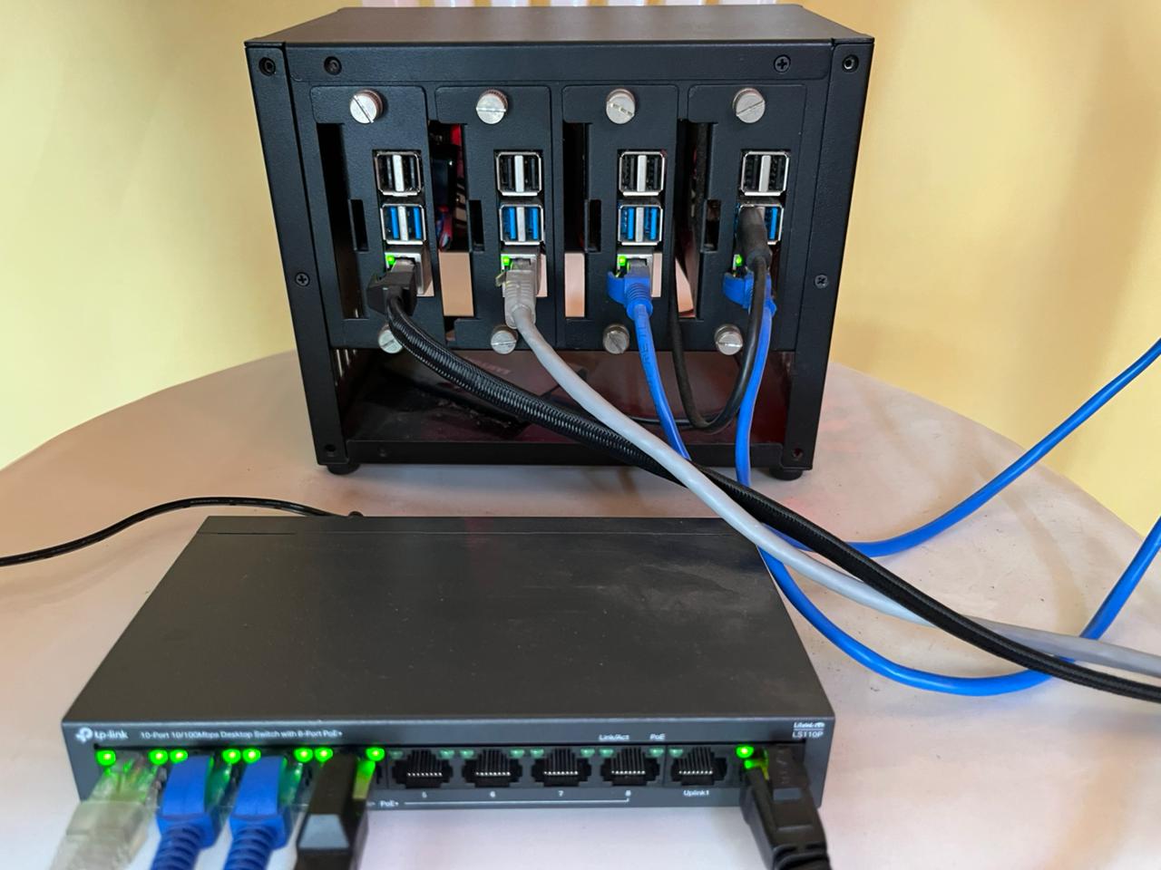 4× Raspberry Pi 4 in a rack enclosure